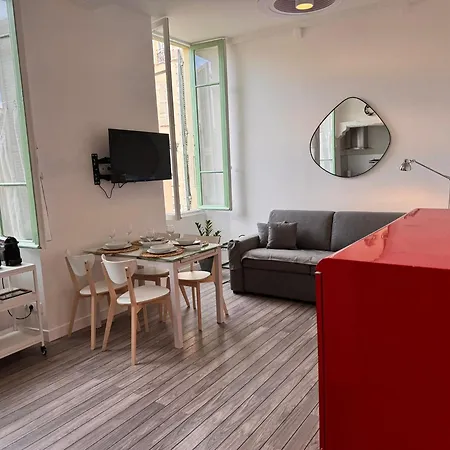 Carre D'or: Very Calm Cozy 2br, With Wi-fi Apartman *