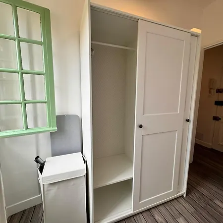 Carre D'or: Very Calm Cozy 2br, With Wi-fi 公寓