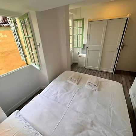 Carre D'or: Very Calm Cozy 2br, With Wi-fi Apartment *