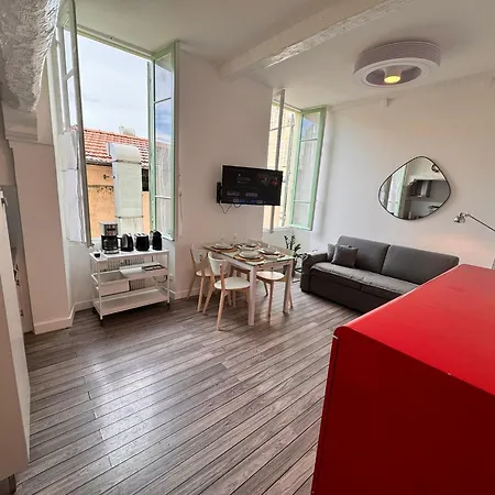 Carre D'or: Very Calm Cozy 2br, With Wi-fi