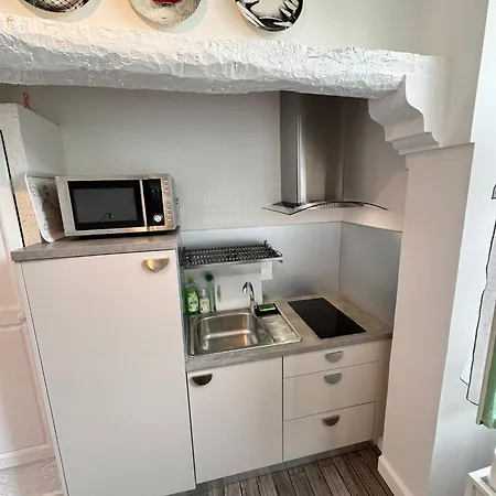 Carre D'or: Very Calm Cozy 2br, With Wi-fi