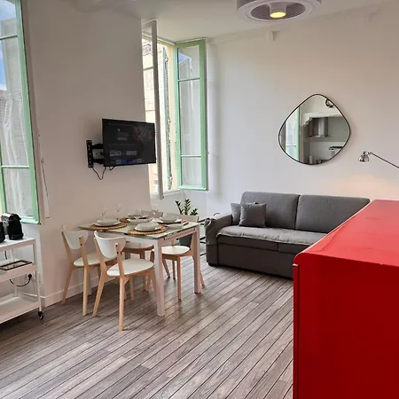 Apartment Carre D'or: Very Calm Cozy 2br, With Wi-fi