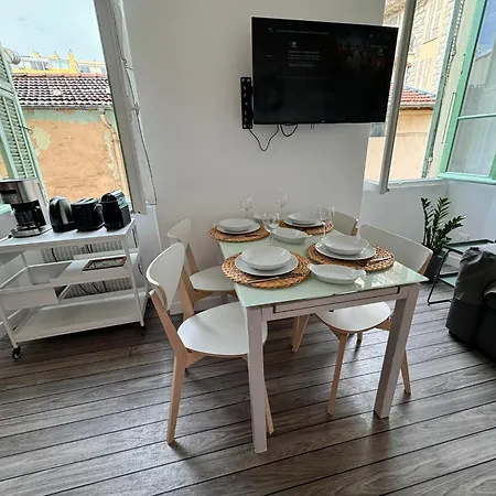 Carre D'or: Very Calm Cozy 2br, With Wi-fi Lejlighed *