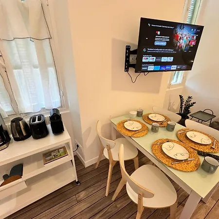 Carre D'or: Very Calm Cozy 2br, With Wi-fi 公寓