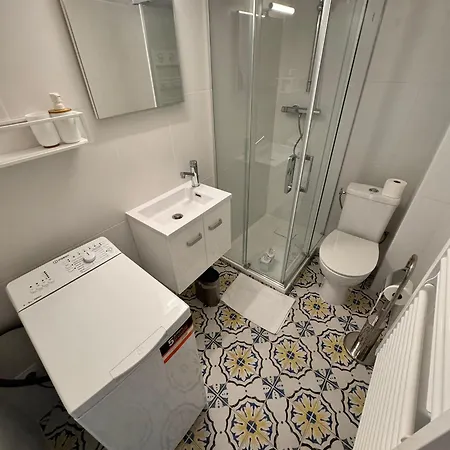 Carre D'or: Very Calm Cozy 2br, With Wi-fi *